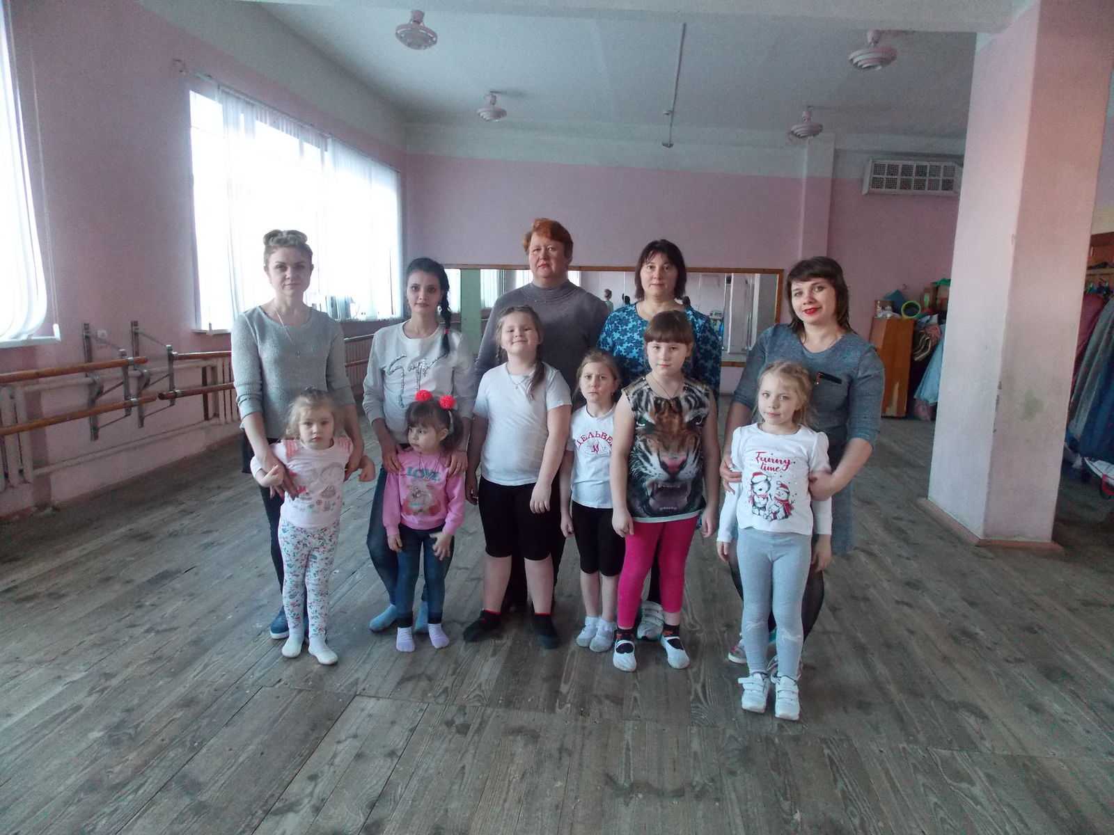 Танцуем всей семьей